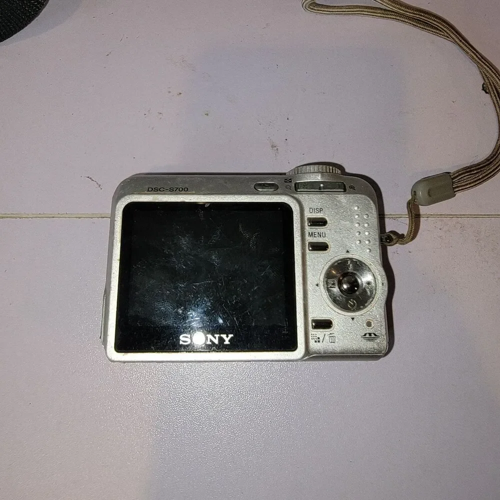 Sony Cyber-shot DSC-S700 7.2MP Digital Camera - Silver -Parts/Repair